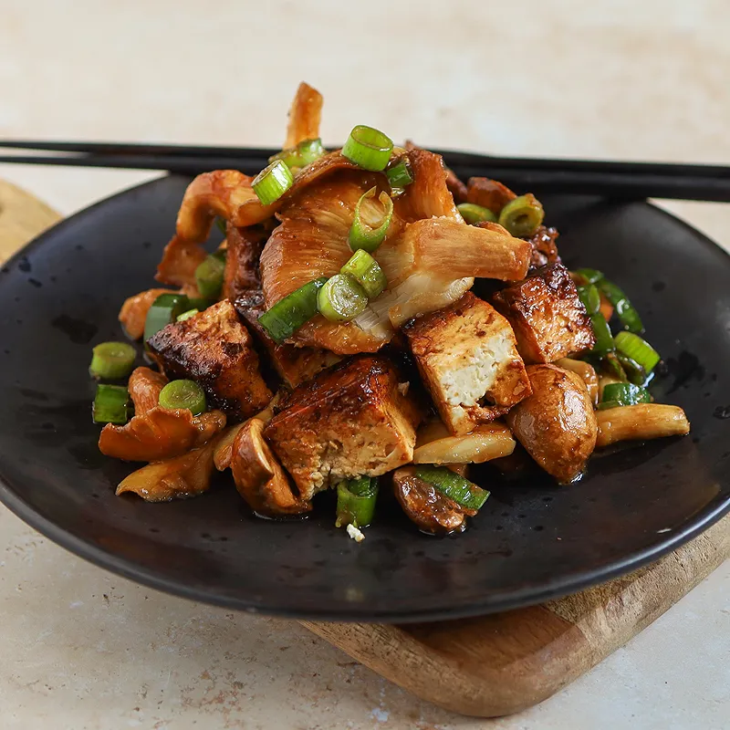Fried tofu with thick mushroom sauce